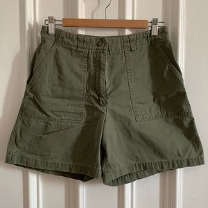 Jones New York High-Waisted Green Cargo Shorts Size 4